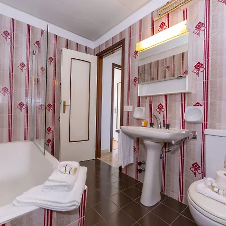 Apartment Casa Taddei With Terrace View & Parking - Happy