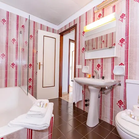 Casa Taddei With Terrace View & Parking - Happy Apartment Lugano